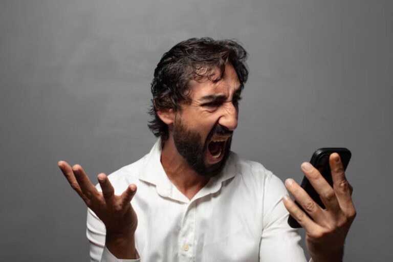 Seu celular muda configurações sozinho? Veja por que isso acontece e como impedir